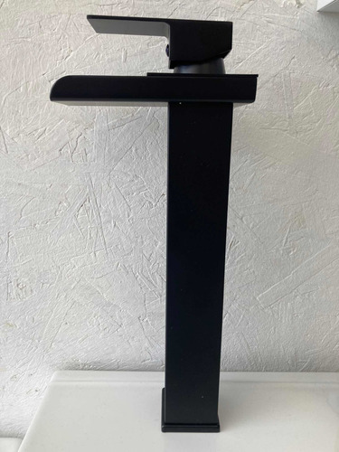 784919-MLU51107783047_082022