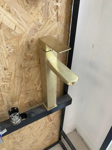 757069-MLU52524214482_112022