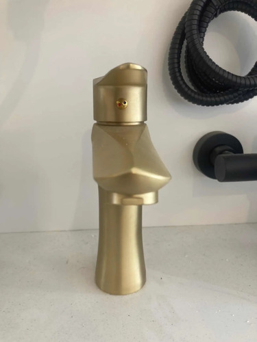 989824-MLU54226115098_032023