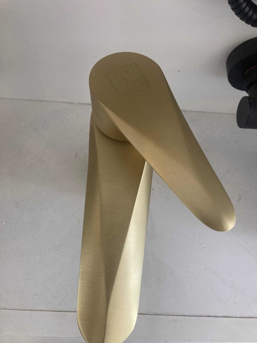 906163-MLU54226085676_032023