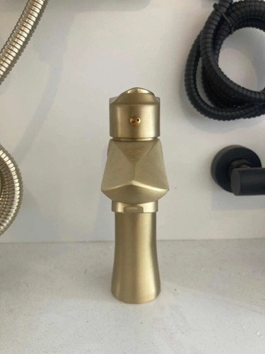 949111-MLU54226034000_032023