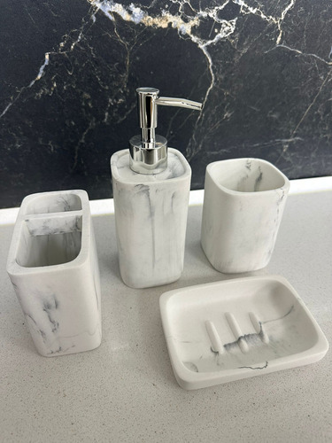 781576-MLU76556609172_052024