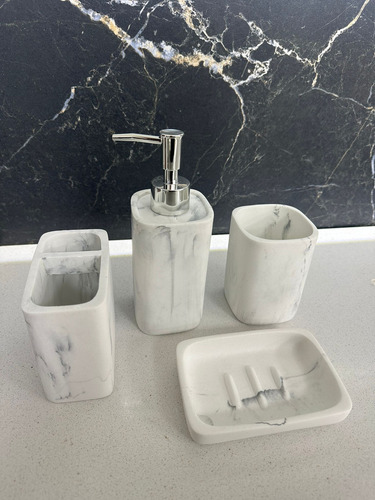 907472-MLU76755831521_052024