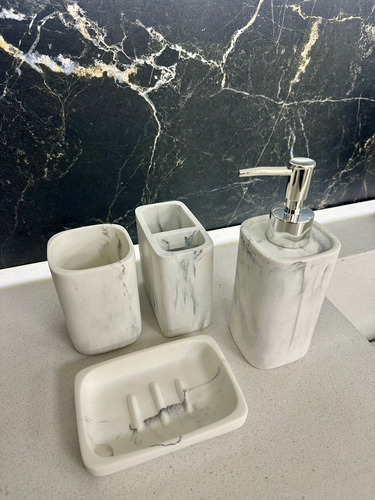 831313-MLU76755793535_052024