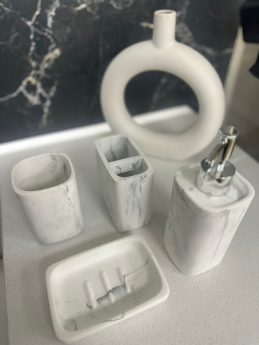 927671-MLU76755831597_052024