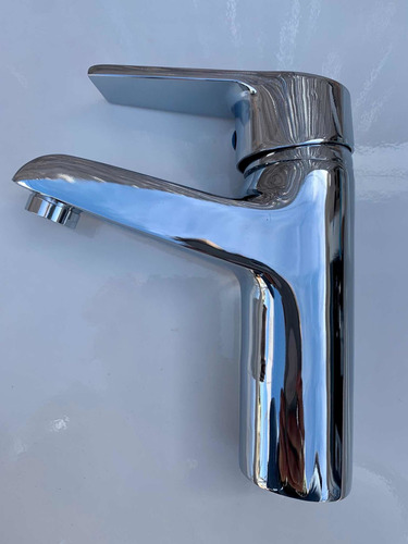 967798-MLU47216460423_082021