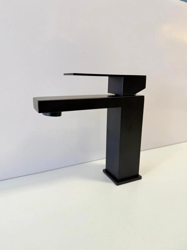 753373-MLU106706411588_022026