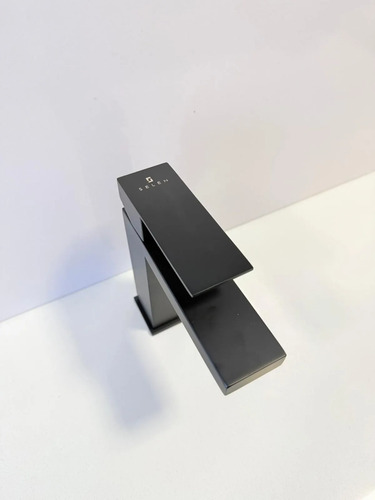 623029-MLU106706528428_022026