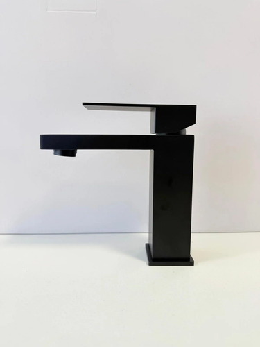 830484-MLU107372095351_022026