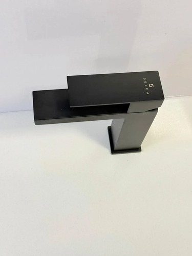 616605-MLU106706940382_022026