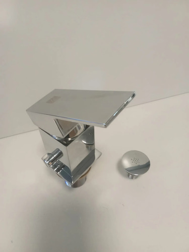 853332-MLU107728778861_022026