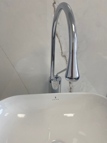 816379-MLU80143354573_102024