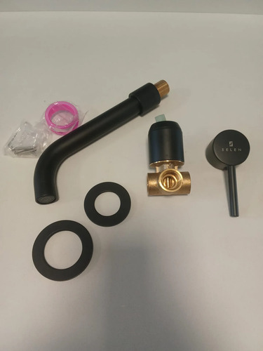 879948-MLU107885373556_032026