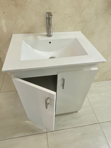 898121-MLU79830040615_102024