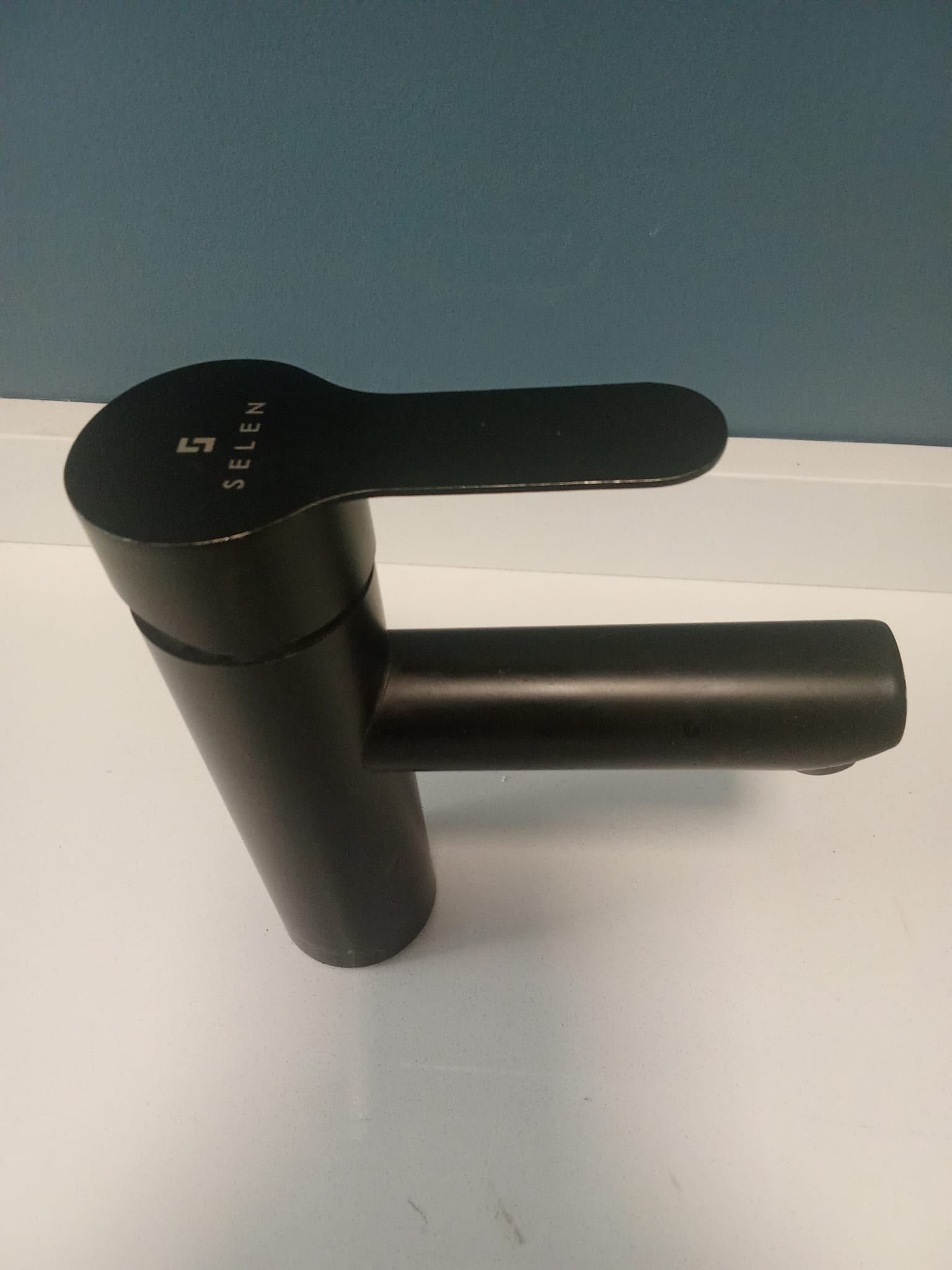 Grifería CON DETALLE Canilla Monocomando Negro Mate Baño