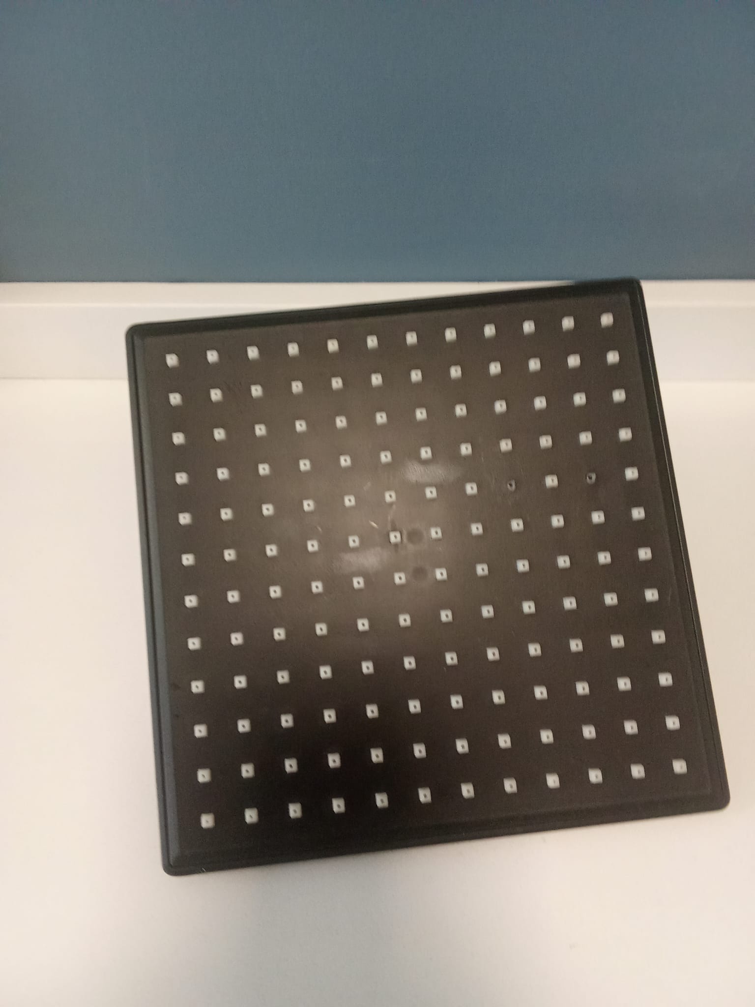 Roseta Cuadrada para ducha CON DETALLE 20 cm. Negra.