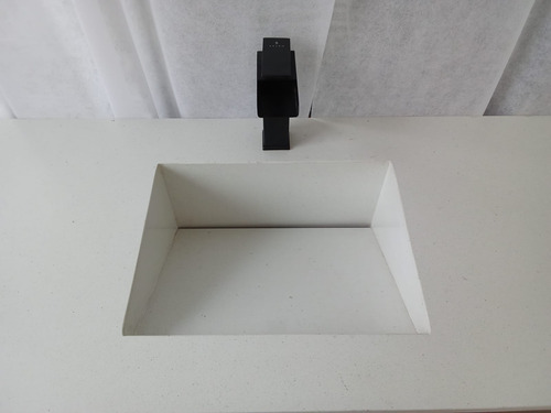 Mesada De Mármol Compacto Blanco Bacha Integrada Baño Acra